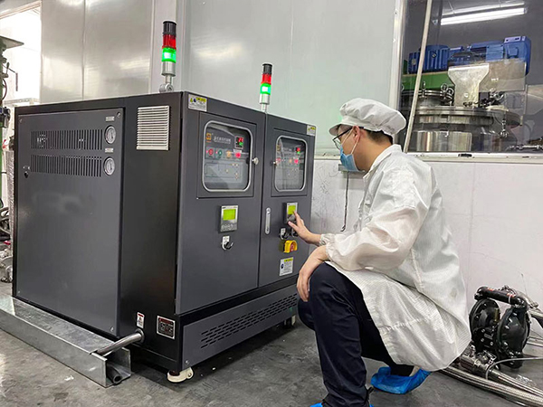鋰離子電池電極漿料制備和涂布，攪拌機(jī)模溫機(jī)控制溫度