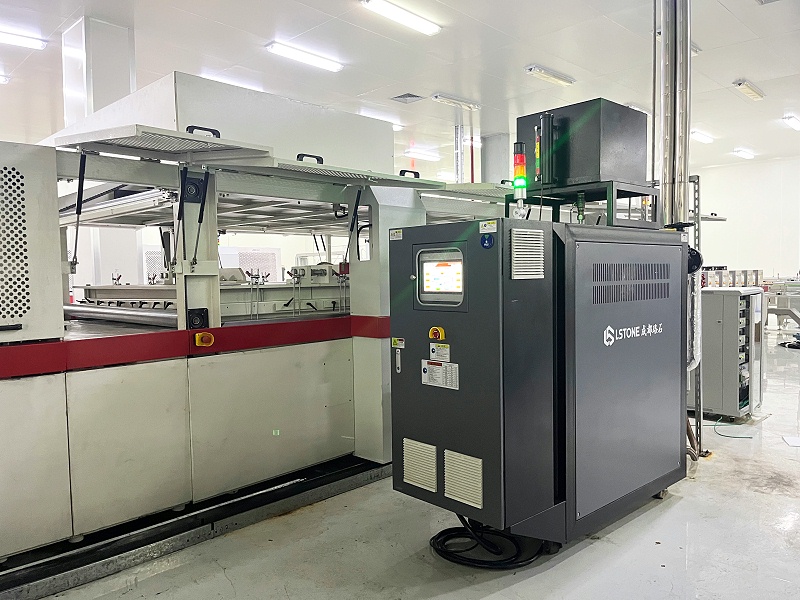 光伏層壓機(jī)模溫機(jī)的工作原理，提高太陽(yáng)能電池封裝質(zhì)量
